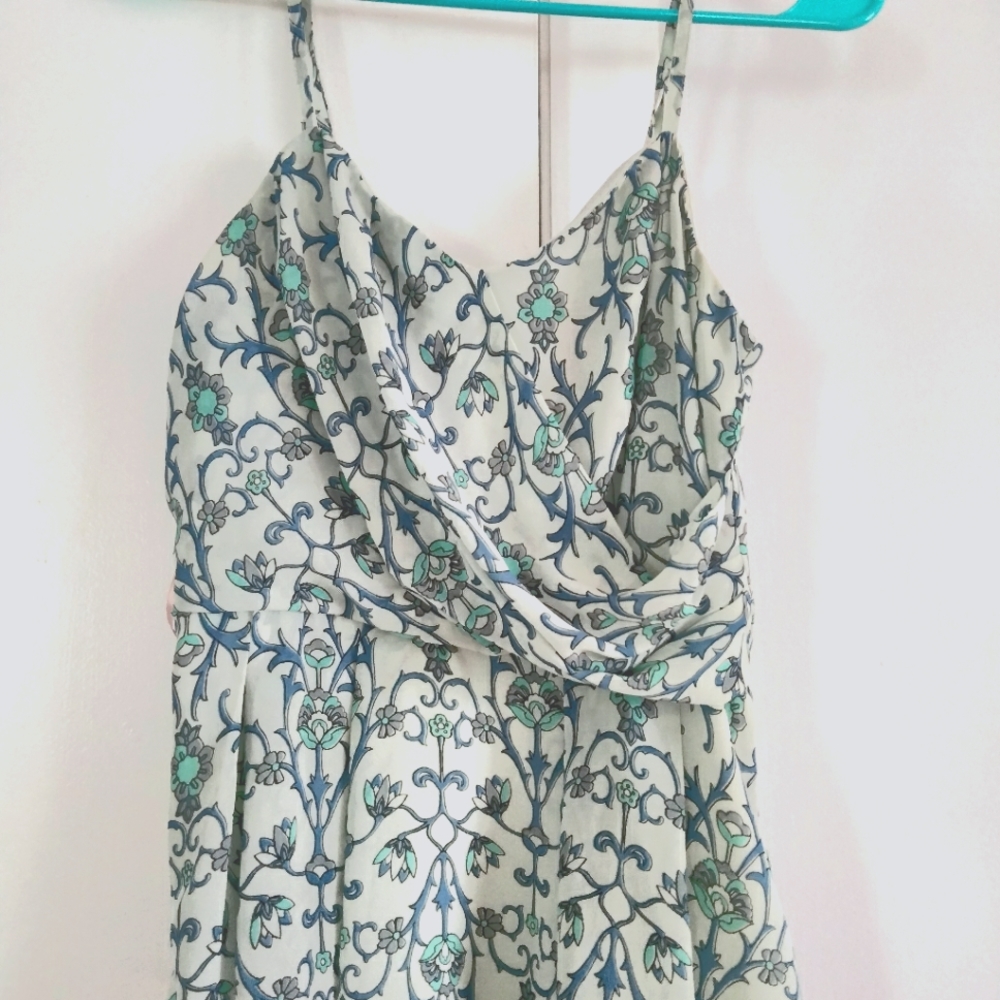 🌟BOGO $15&👇🌟Stunning light blue floral peplum spaghetti strap